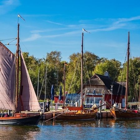 Ferienwohnung "Strandgut" Neuhaus  エクステリア 写真